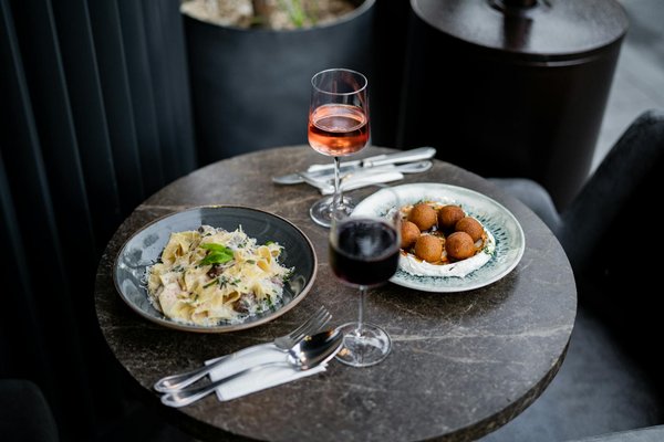 Choosing the Ideal Kitchen Island Dimensions for Your Mid-Sized UK Home: A Complete Guide